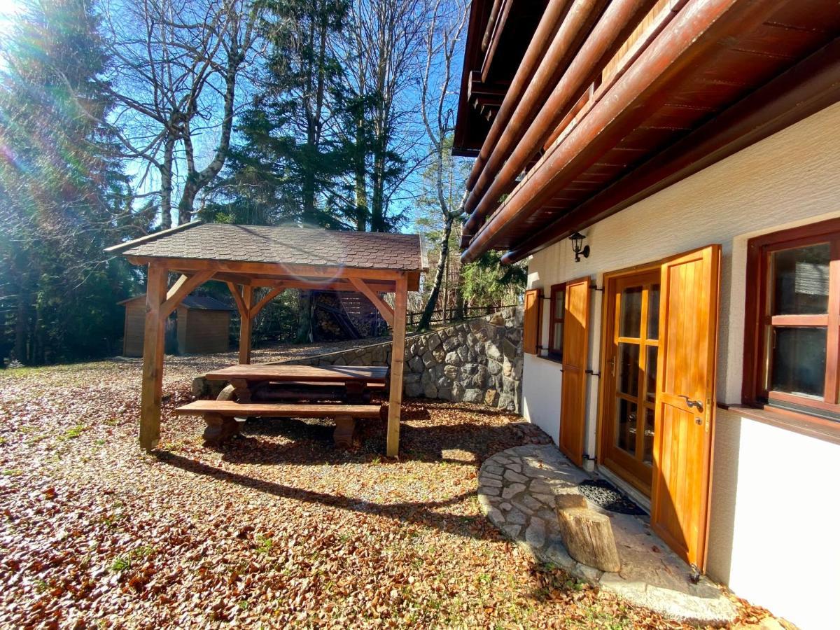 Pine Lodge Hlevci Екстериор снимка